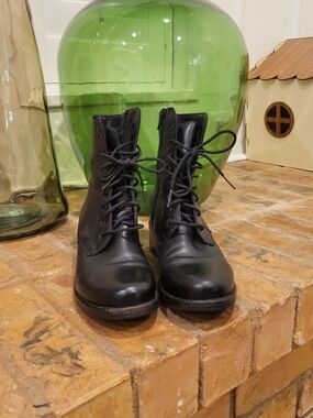 La CANADIENNE Black Leather Lace-Up Ankle Boots